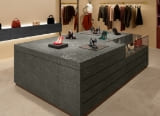 濃いグレーの天然石調化粧板を使ったショーケースサムネイル